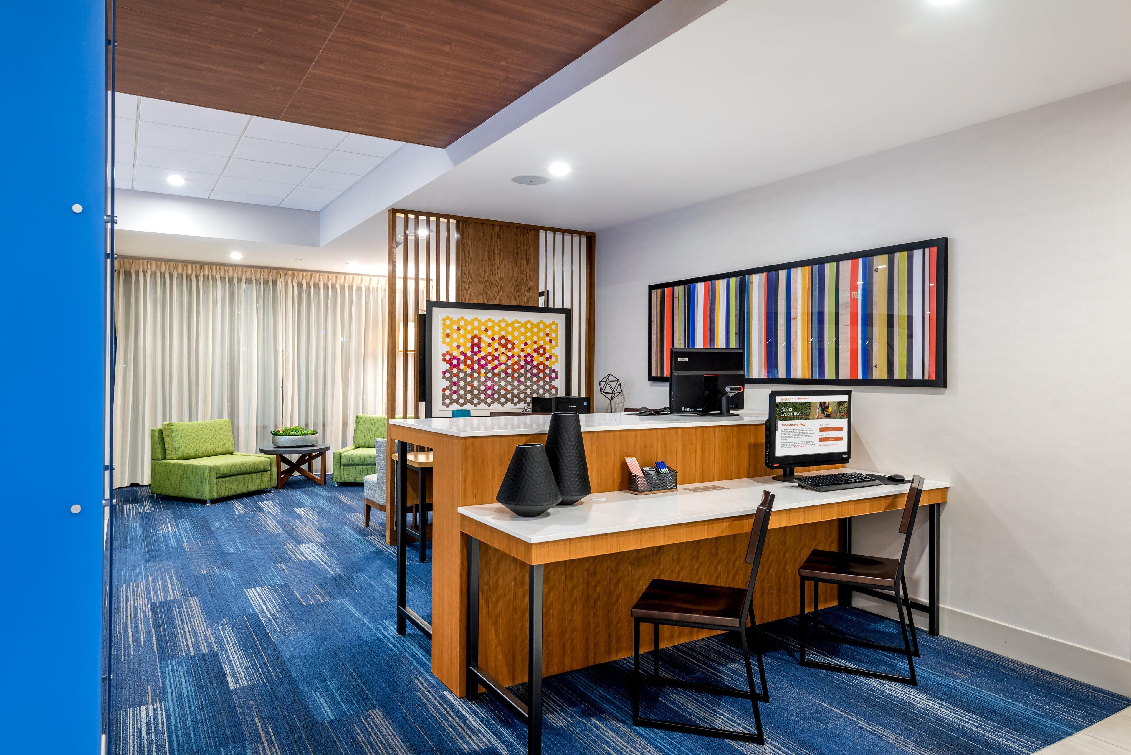 Express & - Orange County By Ihg Hotel Santa Ana