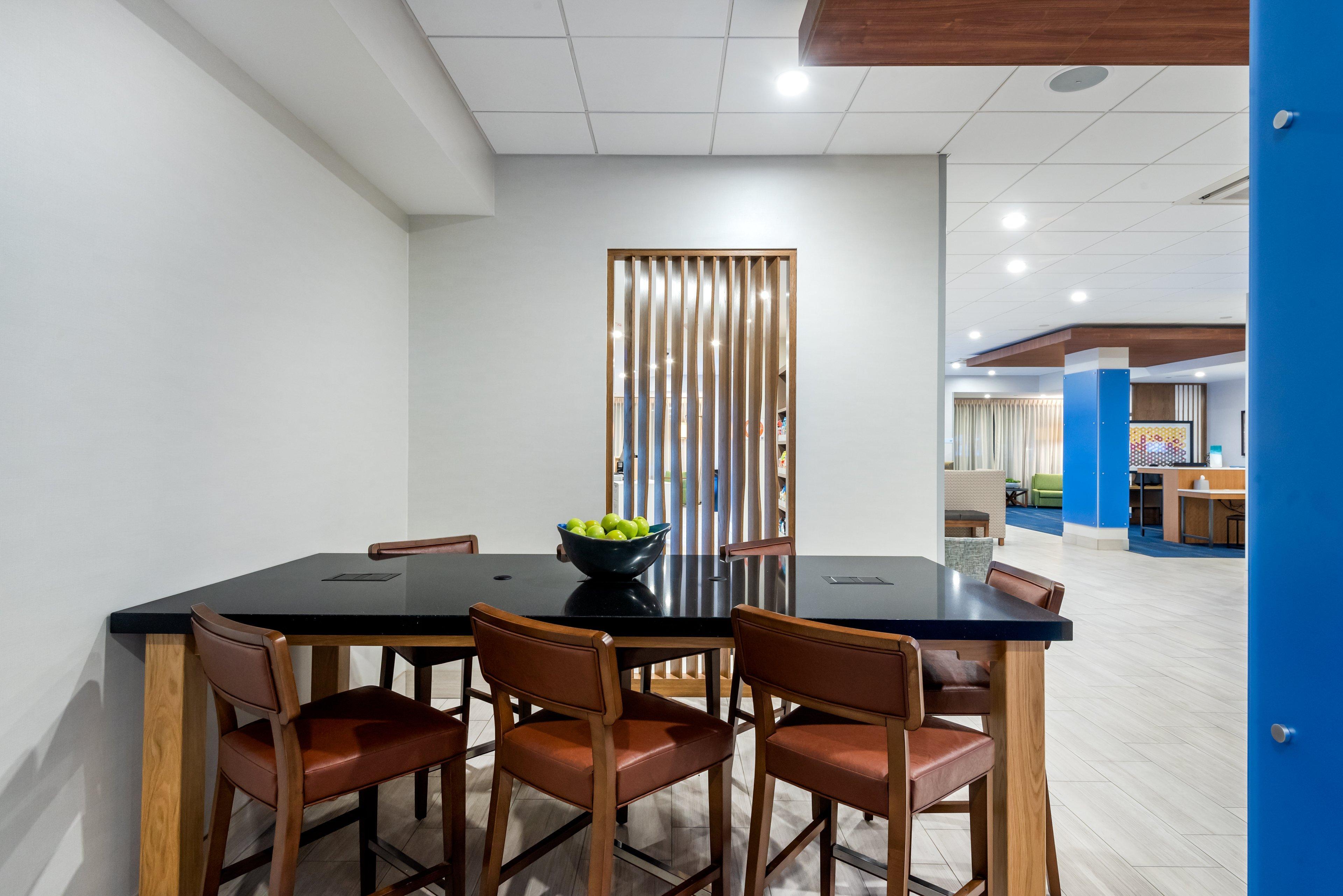 Hotel Express & - Orange County By Ihg